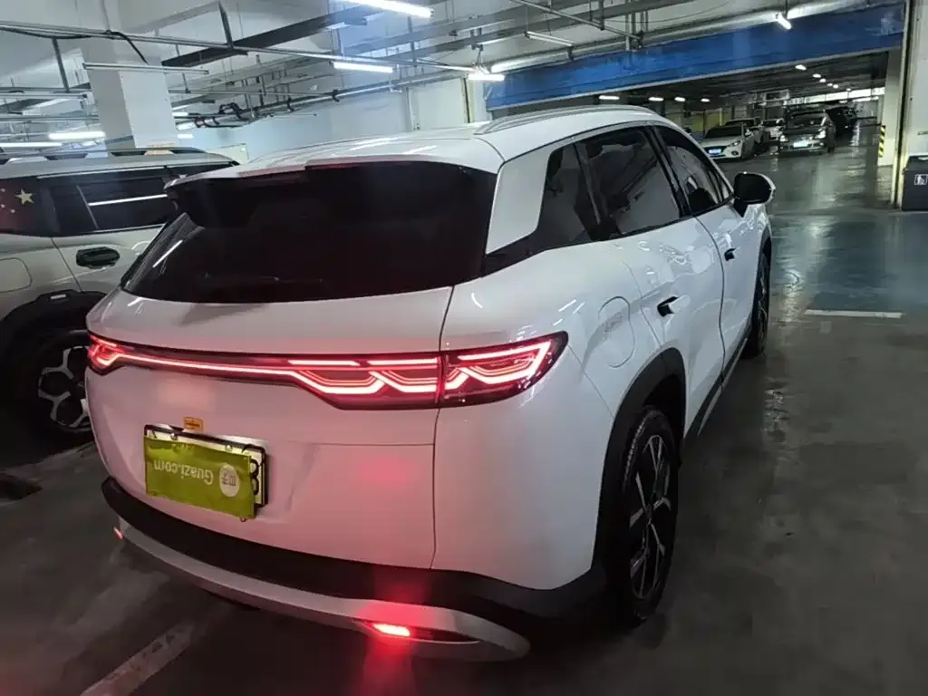 BYD L DM-i — фото 10