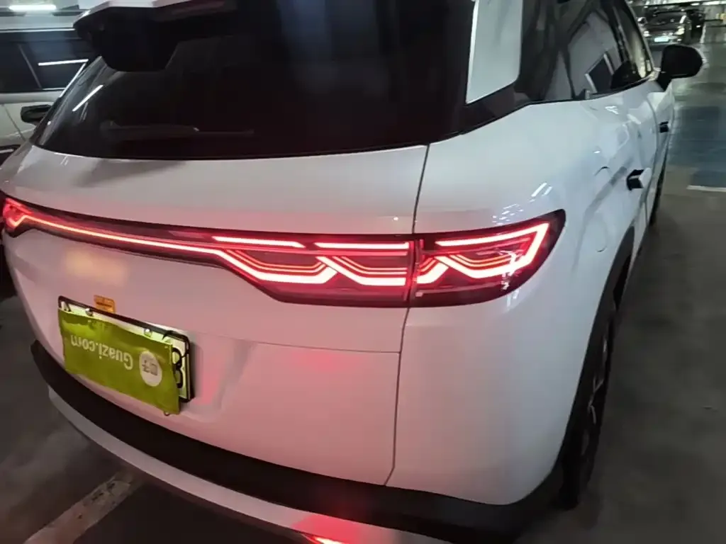 BYD L DM-i — фото 4