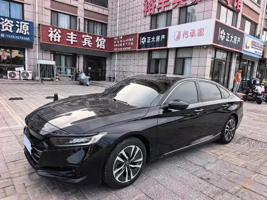 Honda Accord — фото 1