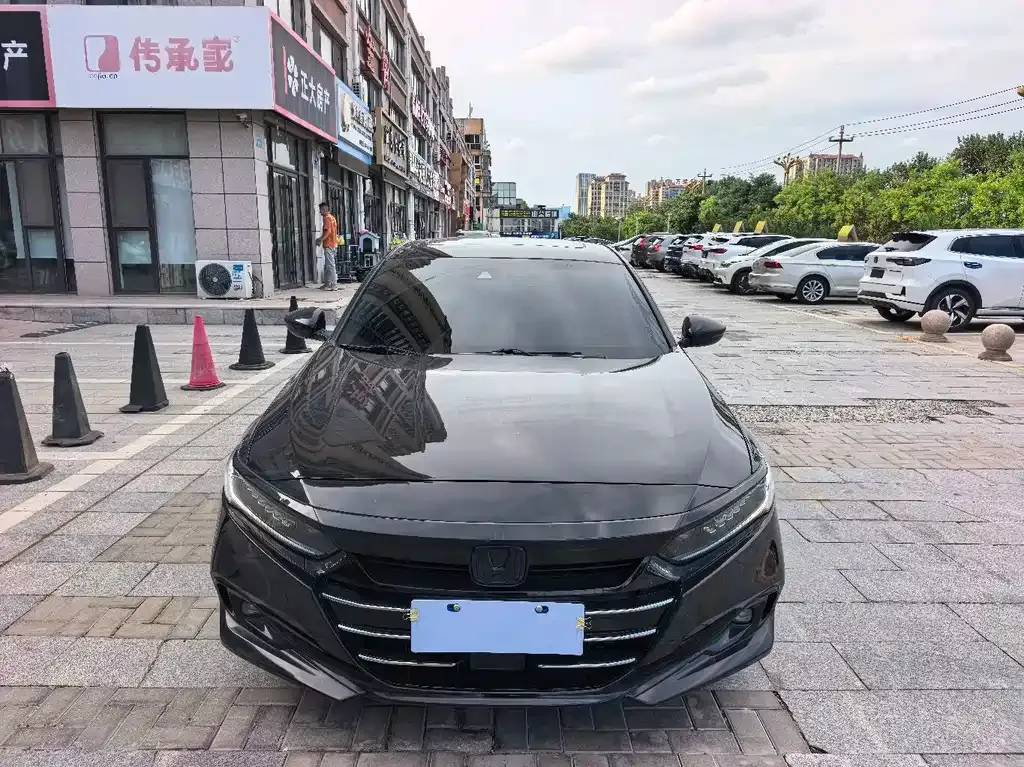 Honda Accord — фото 10