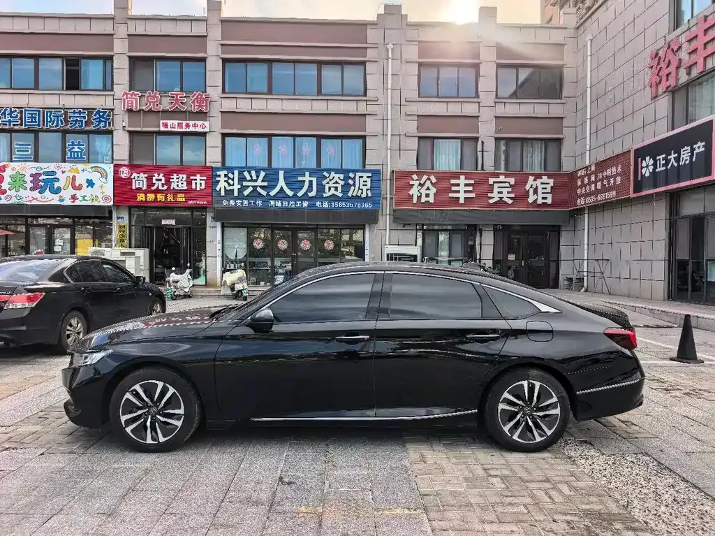 Honda Accord — фото 7