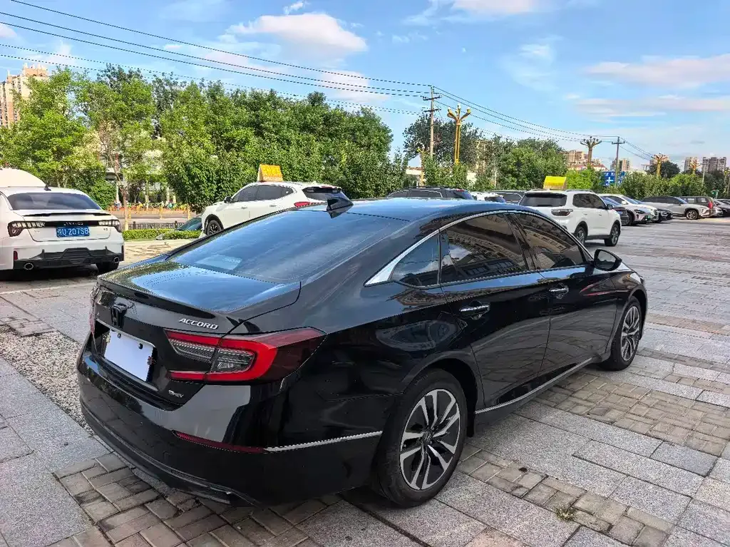 Honda Accord — фото 8