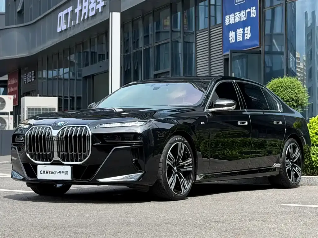 BMW 7 Series — фото 1
