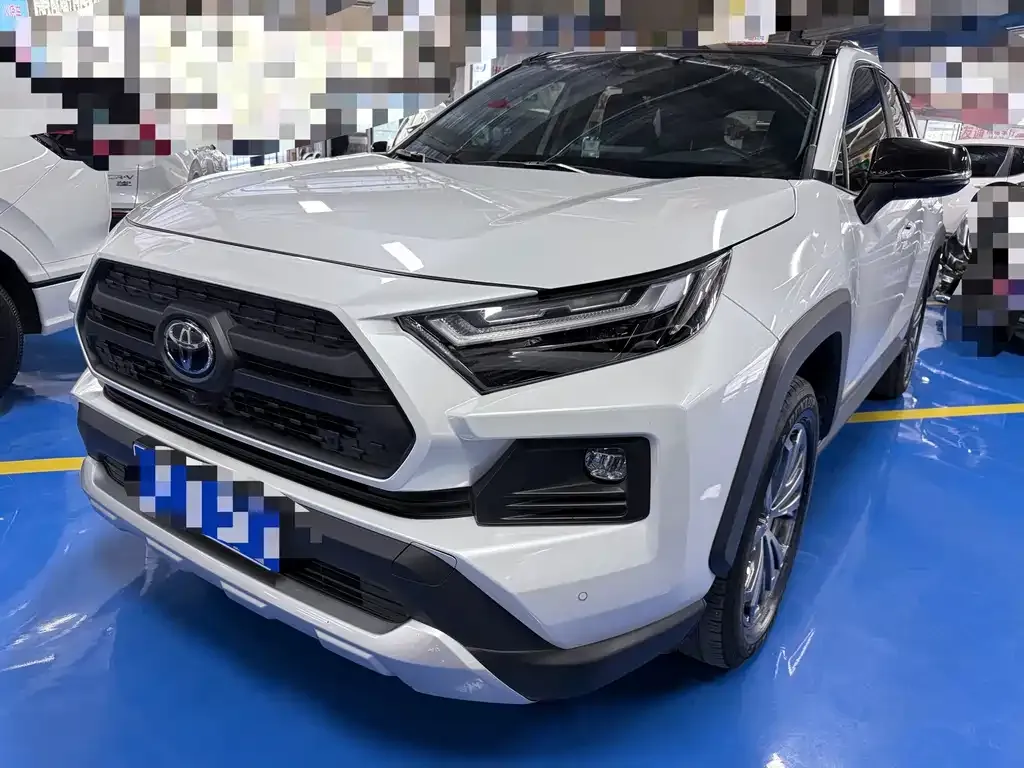 Toyota RAV4 — фото 1