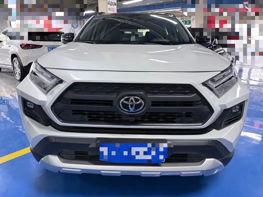 Toyota RAV4 — фото 4