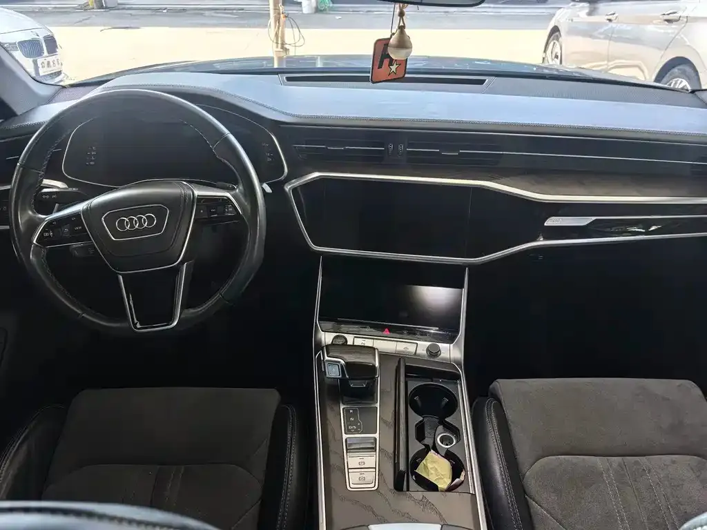 Audi A6L — фото 10