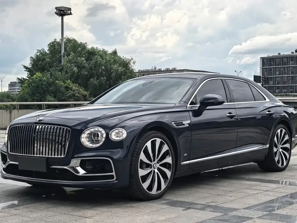 Bentley Flying Spur — фото 1