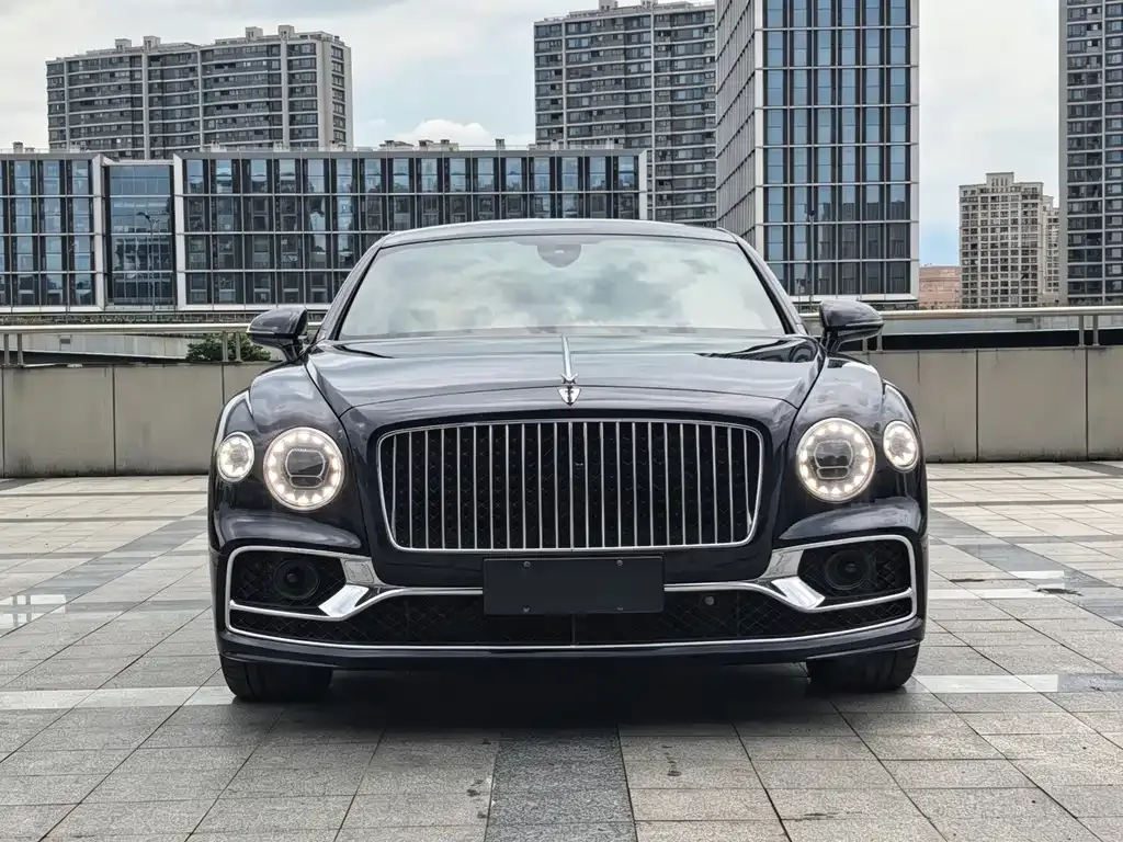 Bentley Flying Spur — фото 3