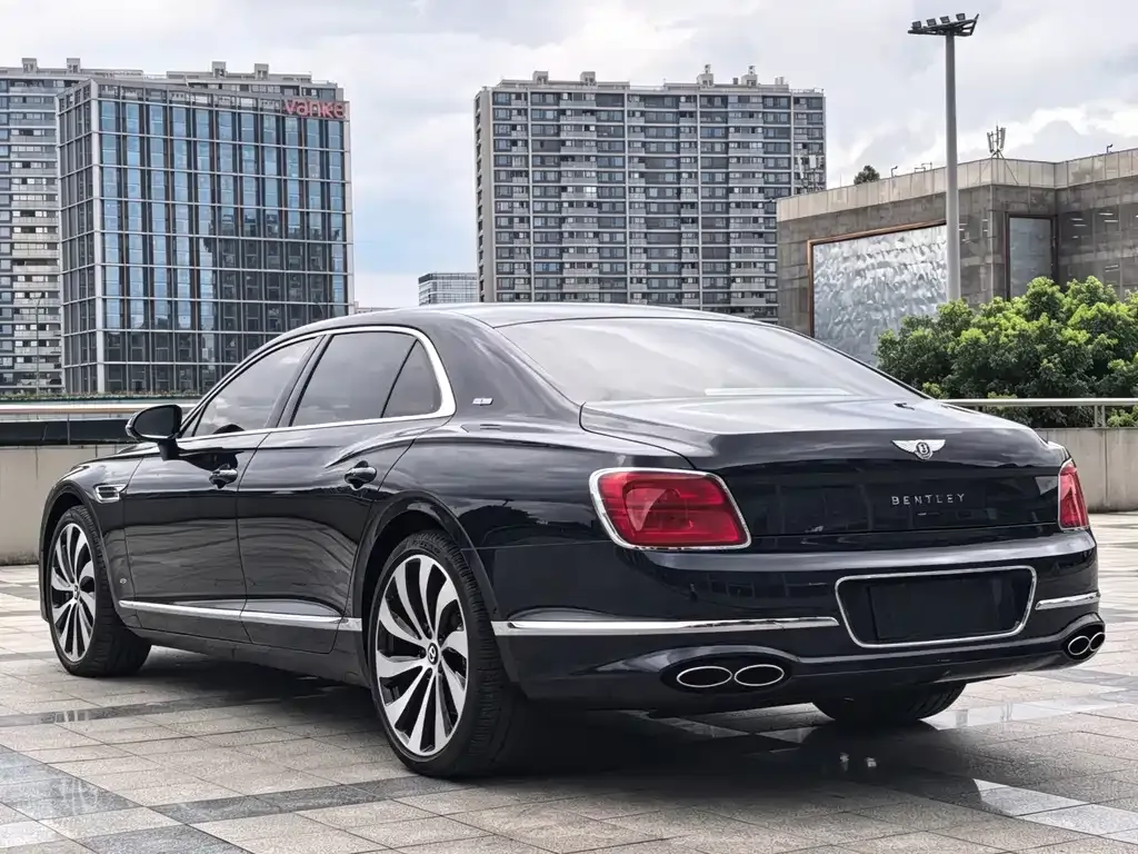 Bentley Flying Spur — фото 8