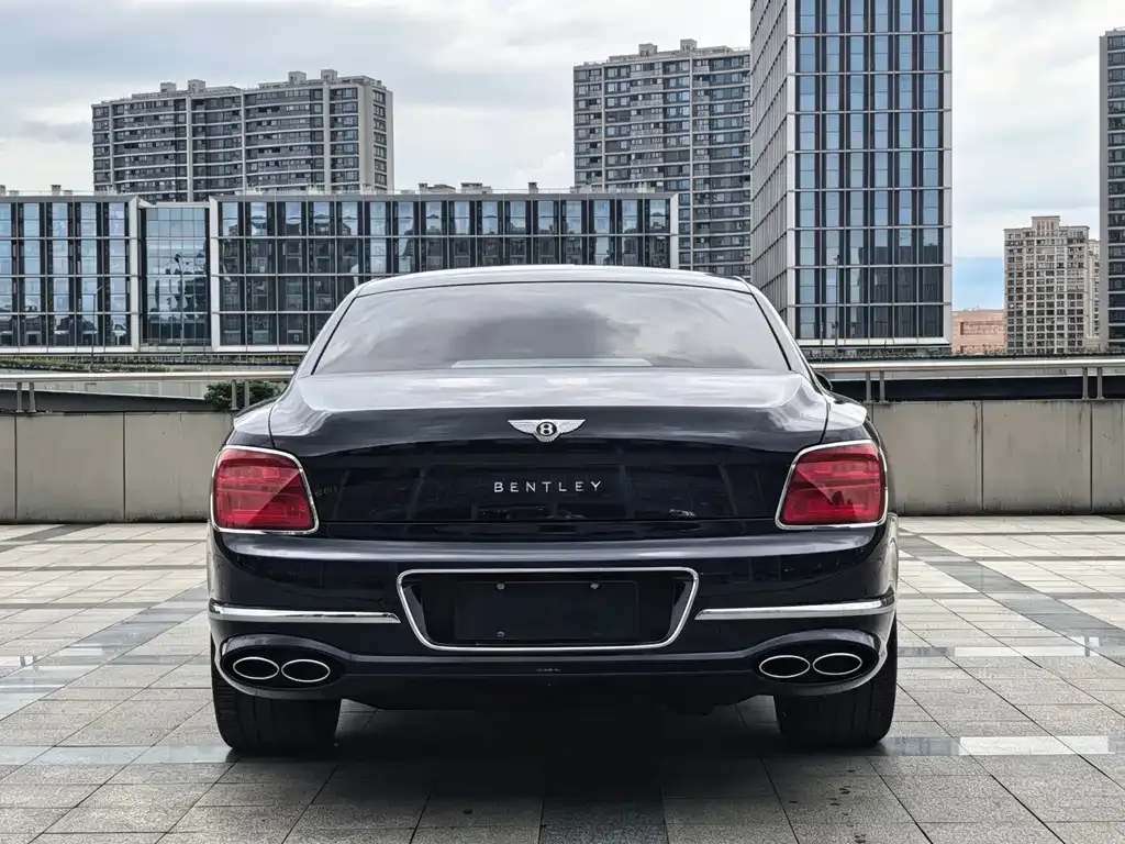 Bentley Flying Spur — фото 4