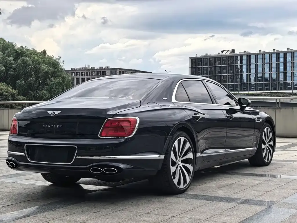 Bentley Flying Spur — фото 10