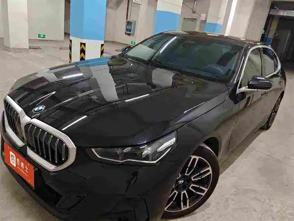 BMW 5 Series — фото 1