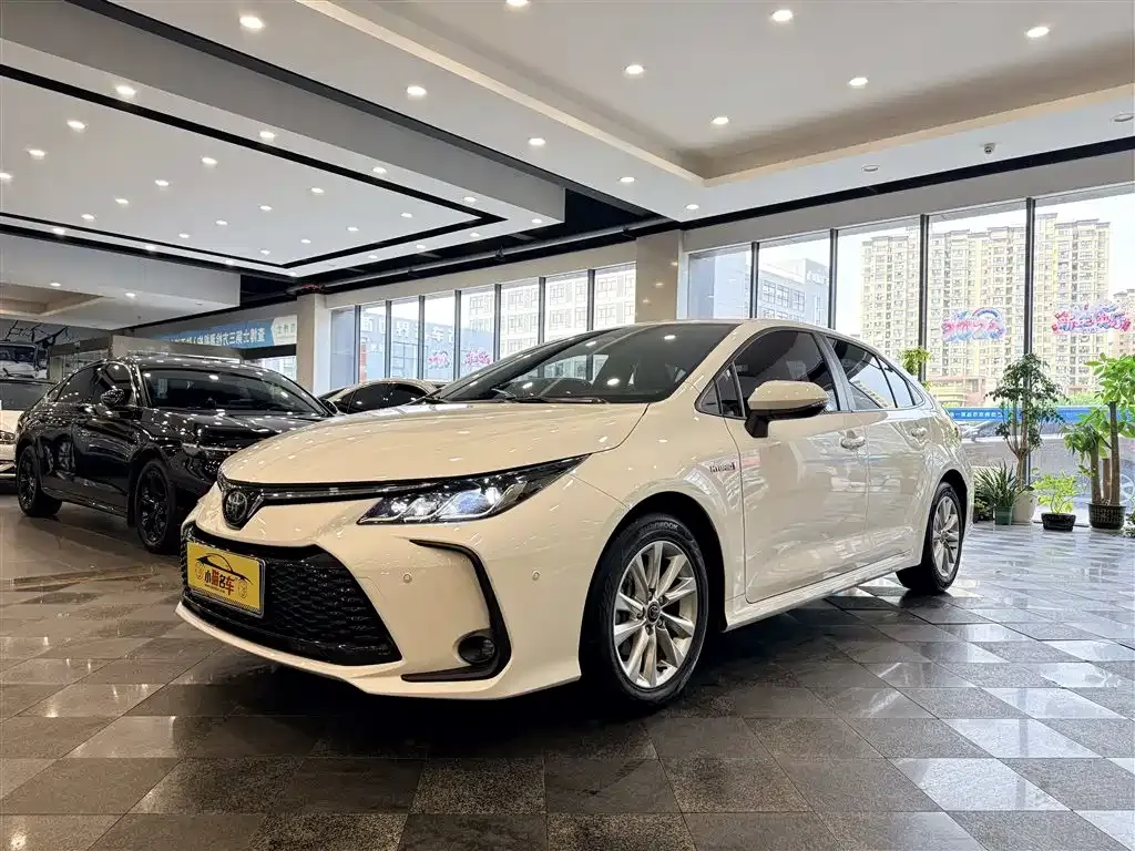 Toyota Corolla — фото 1
