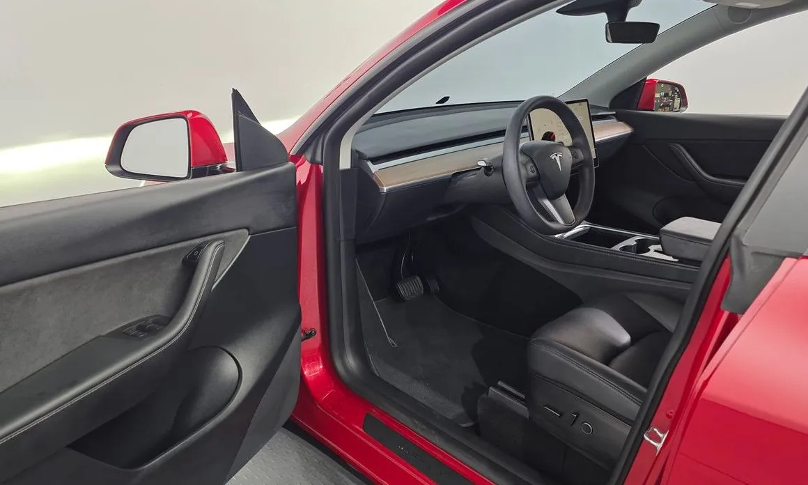 Tesla Model Y — фото 4