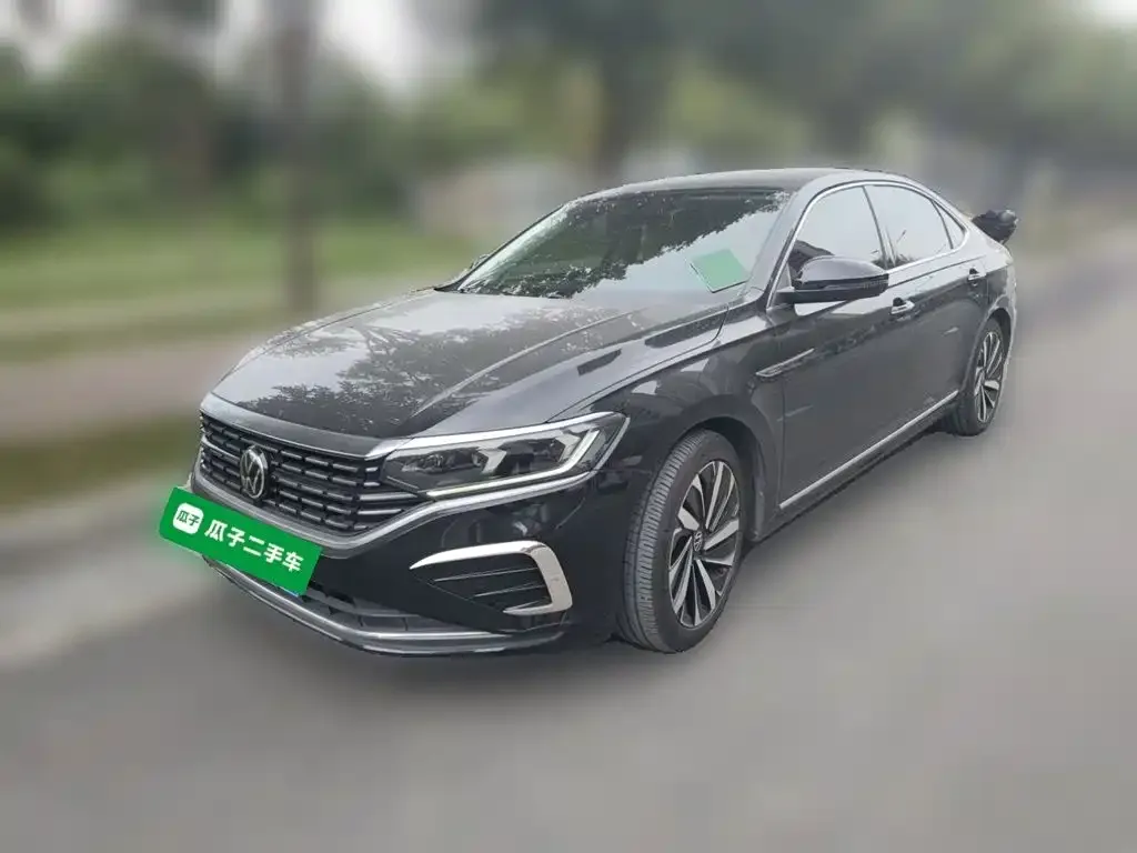 Volkswagen Passat — фото 1