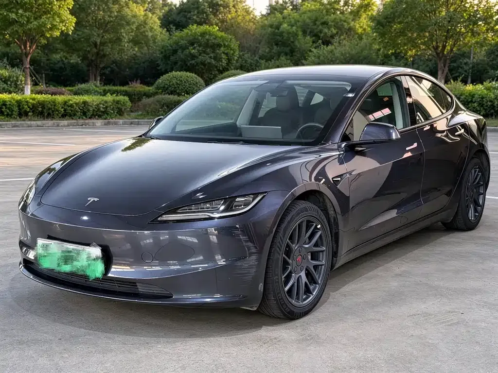 Tesla Model 3 — фото 1
