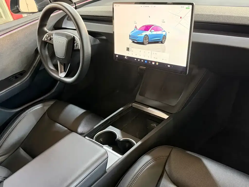 Tesla Model 3 — фото 8