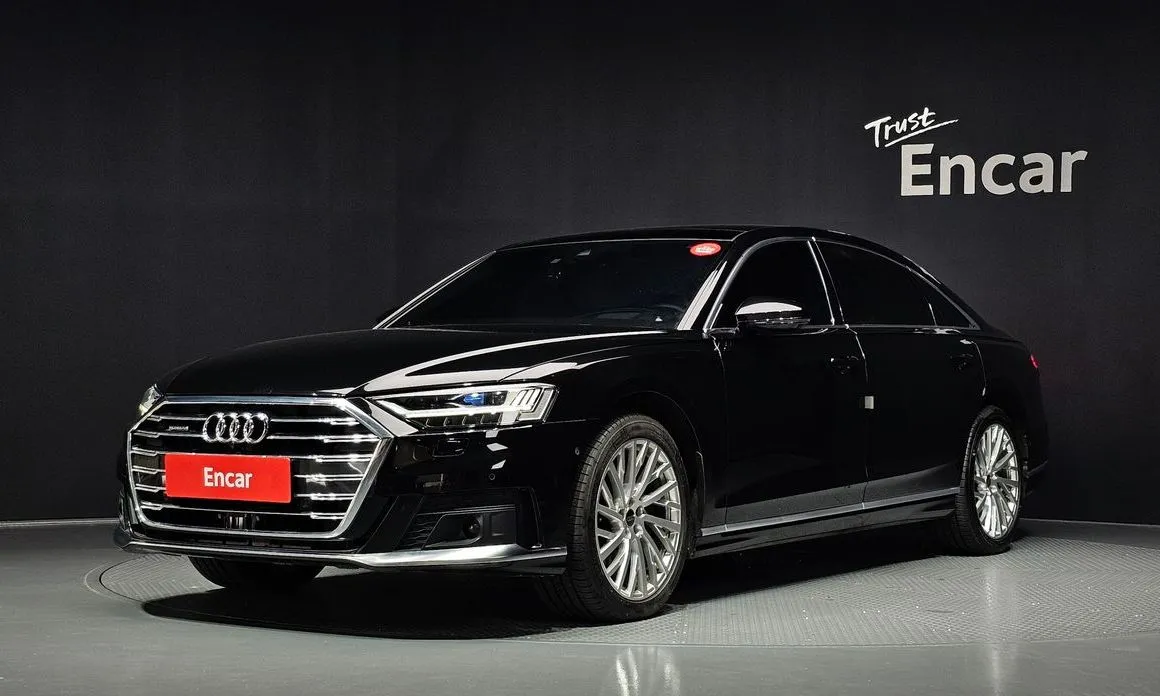 Audi A8 — фото 1