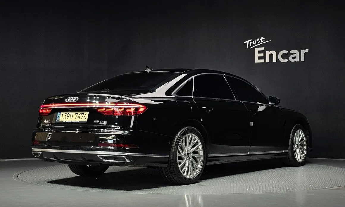 Audi A8 — фото 9