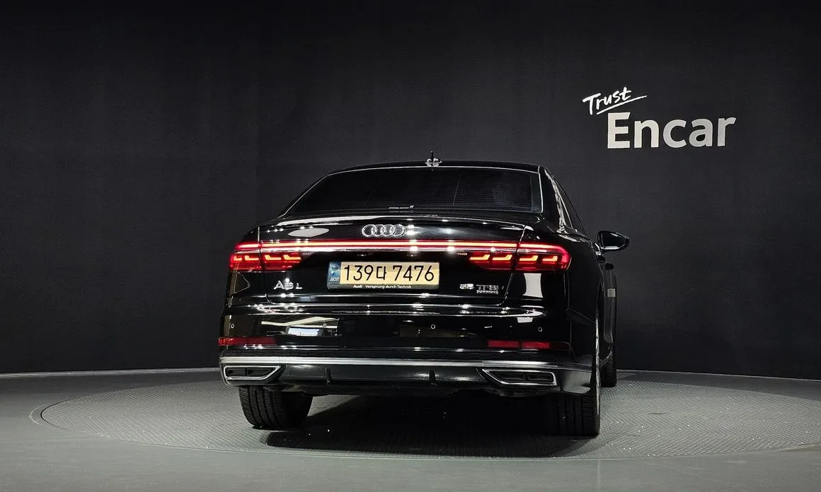 Audi A8 — фото 5