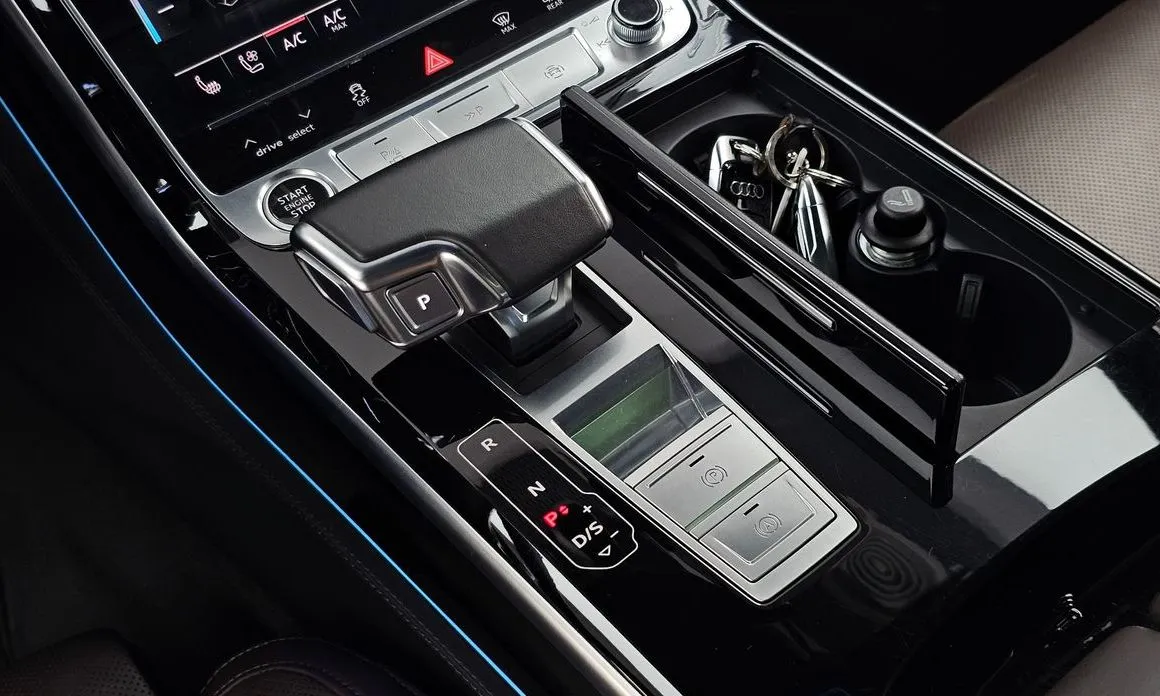 Audi A8 — фото 8