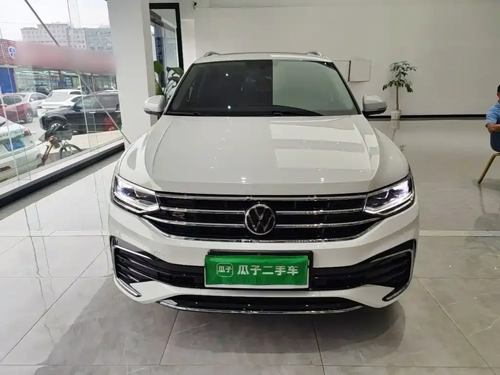 Volkswagen Tiguan L — фото 6