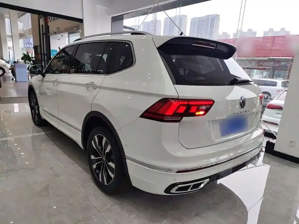 Volkswagen Tiguan L — фото 5
