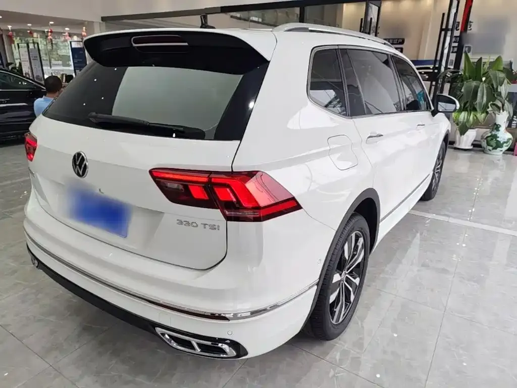 Volkswagen Tiguan L — фото 4