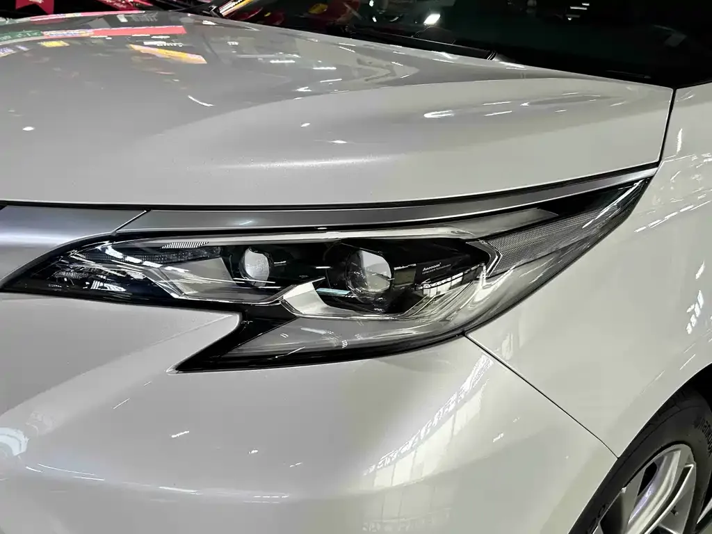 Toyota Sienna — фото 5