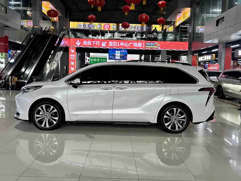 Toyota Sienna — фото 10