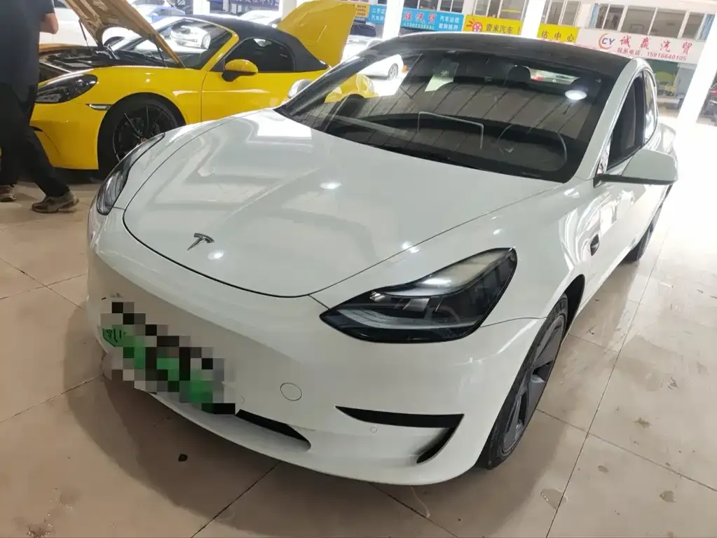 Tesla Model 3 — фото 1