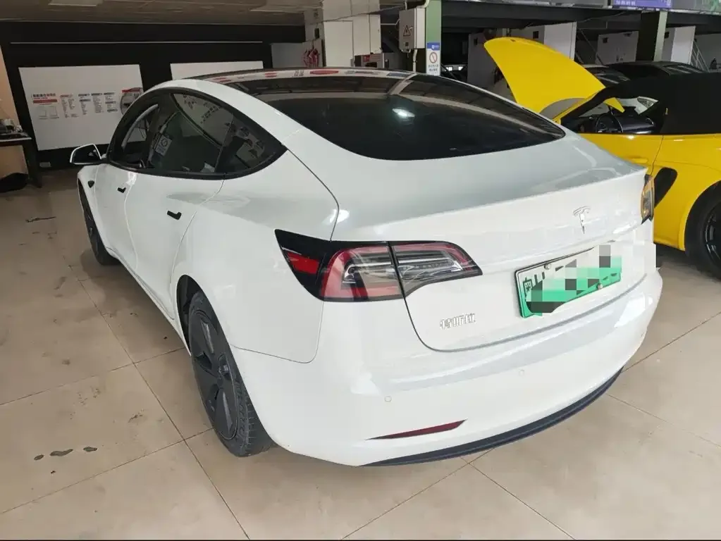 Tesla Model 3 — фото 9