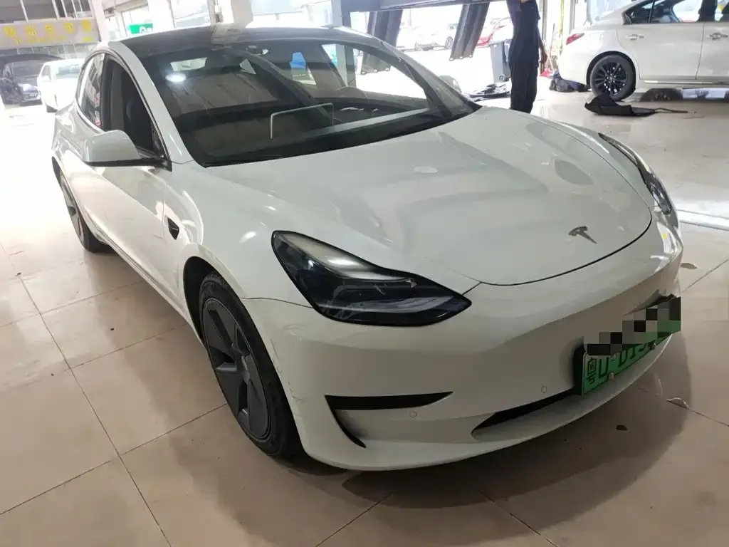 Tesla Model 3 — фото 3