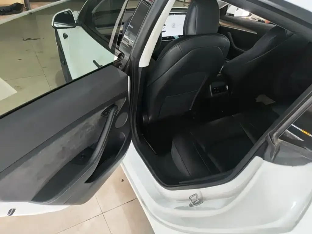 Tesla Model 3 — фото 6