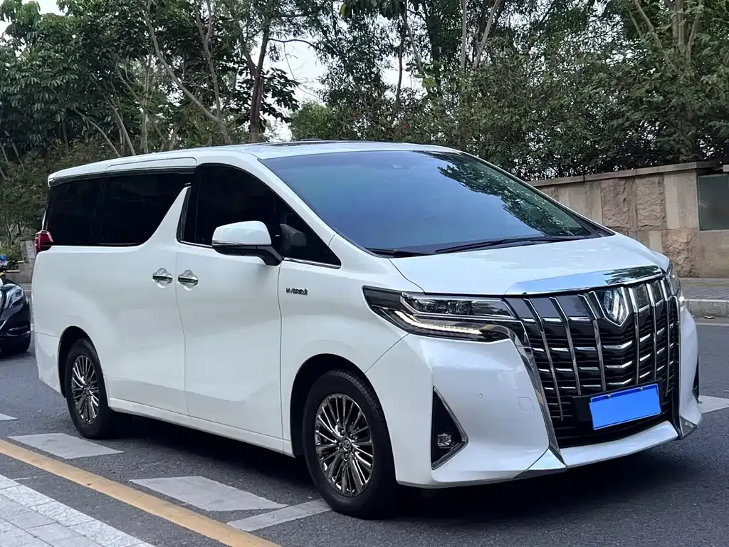 Toyota Alphard — фото 7