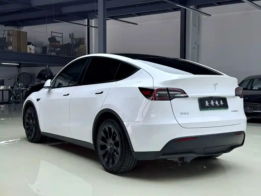 Tesla Model Y — фото 5