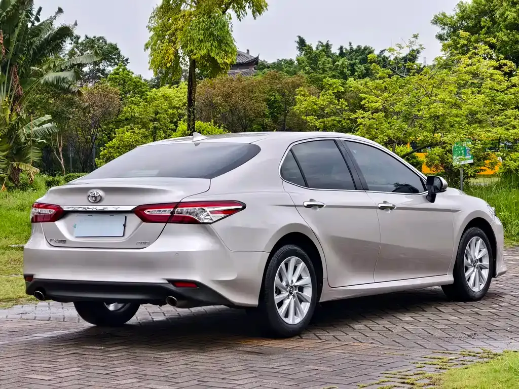 Toyota Camry — фото 8