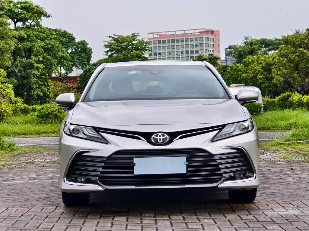 Toyota Camry — фото 6