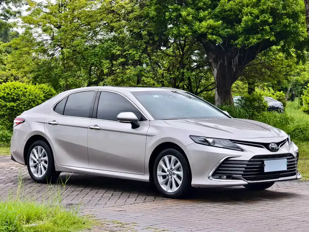 Toyota Camry — фото 10