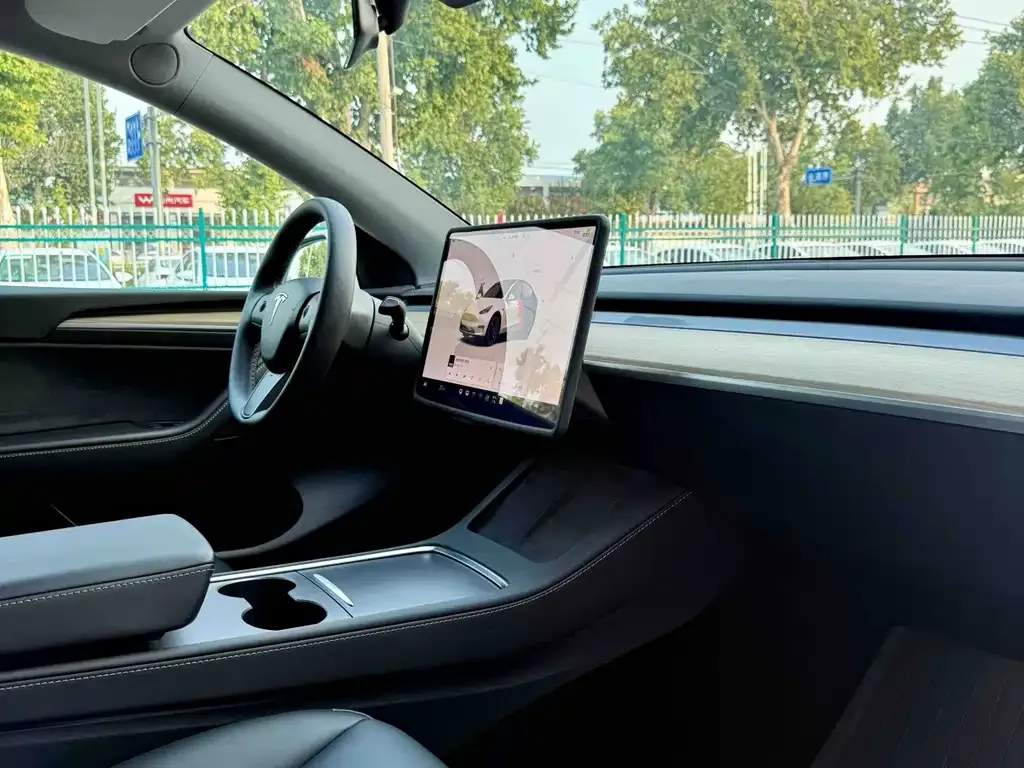 Tesla Model Y — фото 2