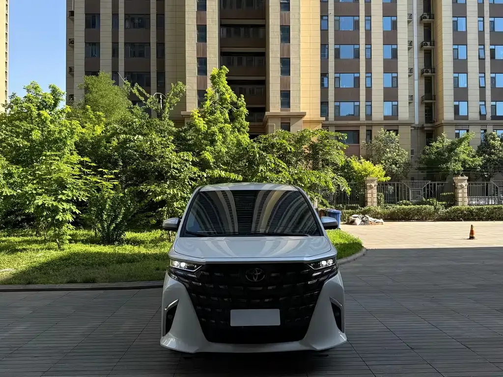 Toyota Alphard — фото 4