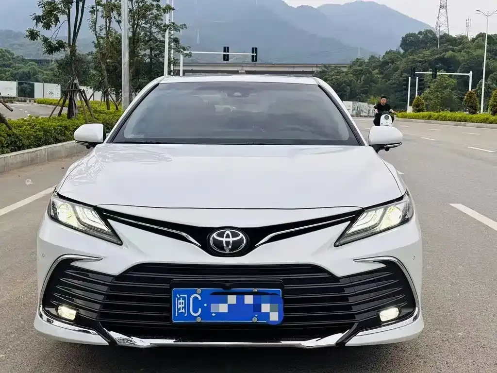 Toyota Camry — фото 4