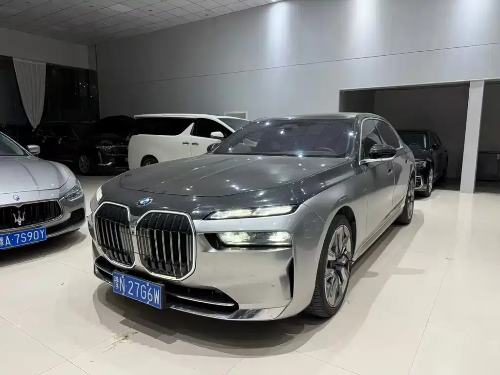BMW 7 Series — фото 1