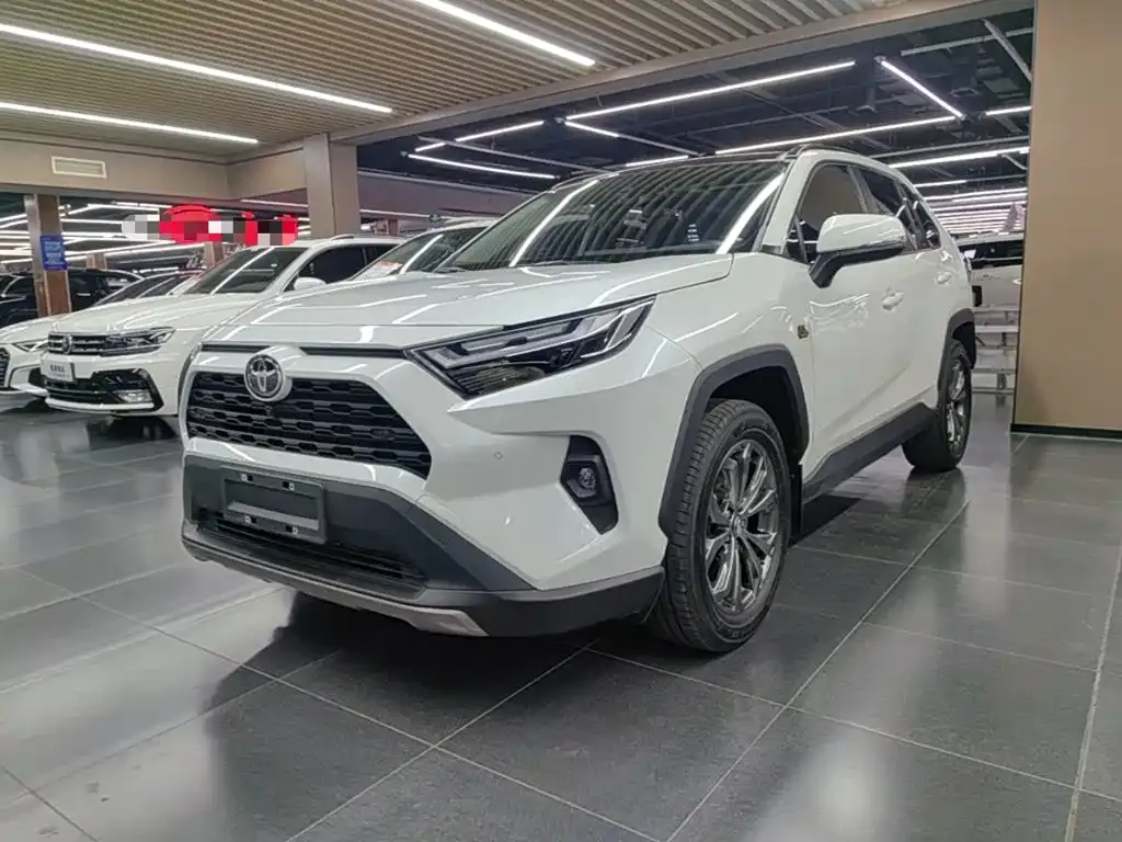 Toyota RAV4 — фото 1