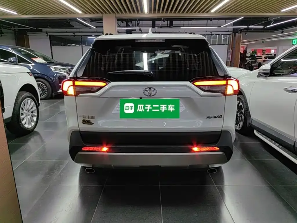Toyota RAV4 — фото 6