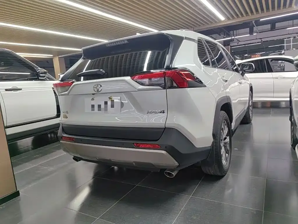 Toyota RAV4 — фото 3