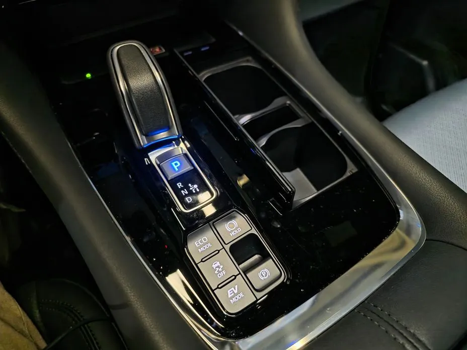 Toyota Alphard — фото 4