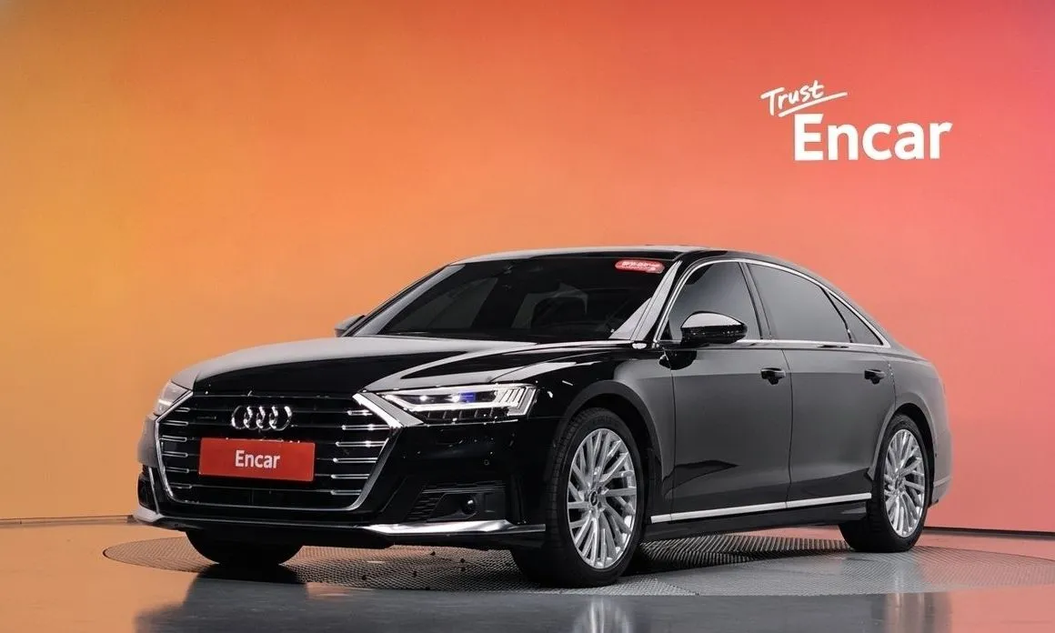 Audi A8 — фото 1