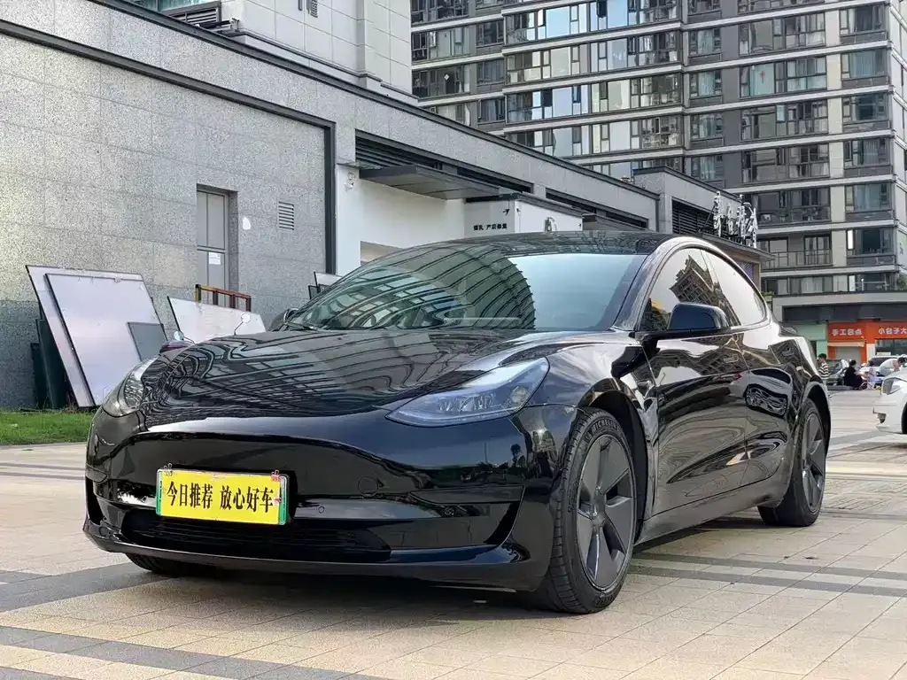 Tesla Model 3 — фото 1