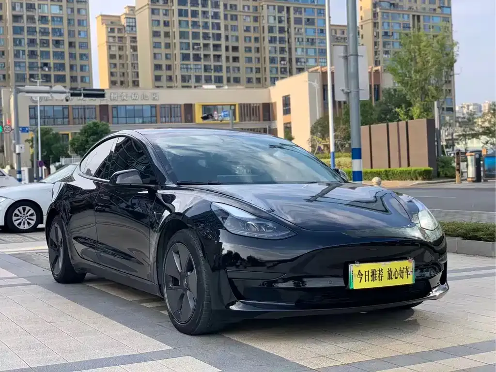 Tesla Model 3 — фото 7